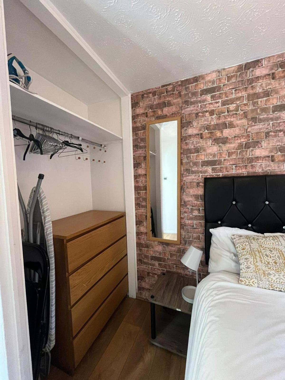 Stunning 1 Bedroom Apartment In 다게넘 외부 사진
