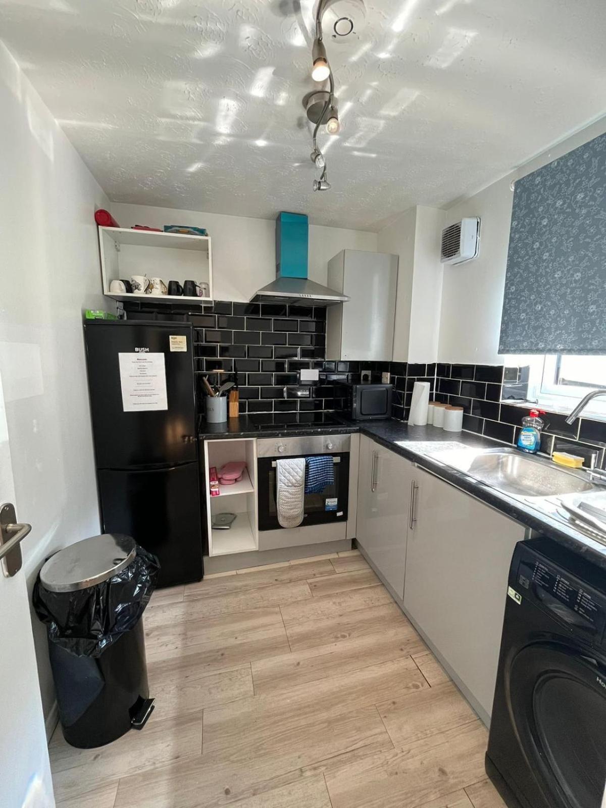 Stunning 1 Bedroom Apartment In 다게넘 외부 사진