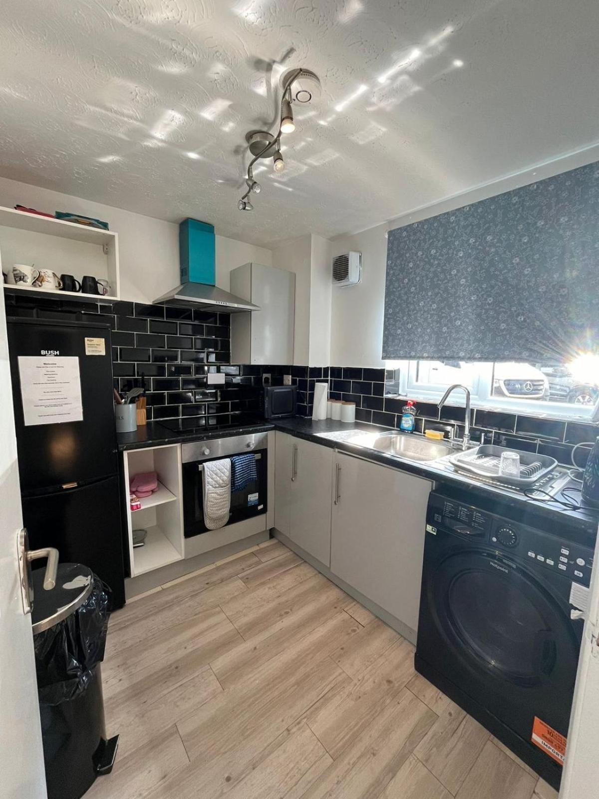 Stunning 1 Bedroom Apartment In 다게넘 외부 사진