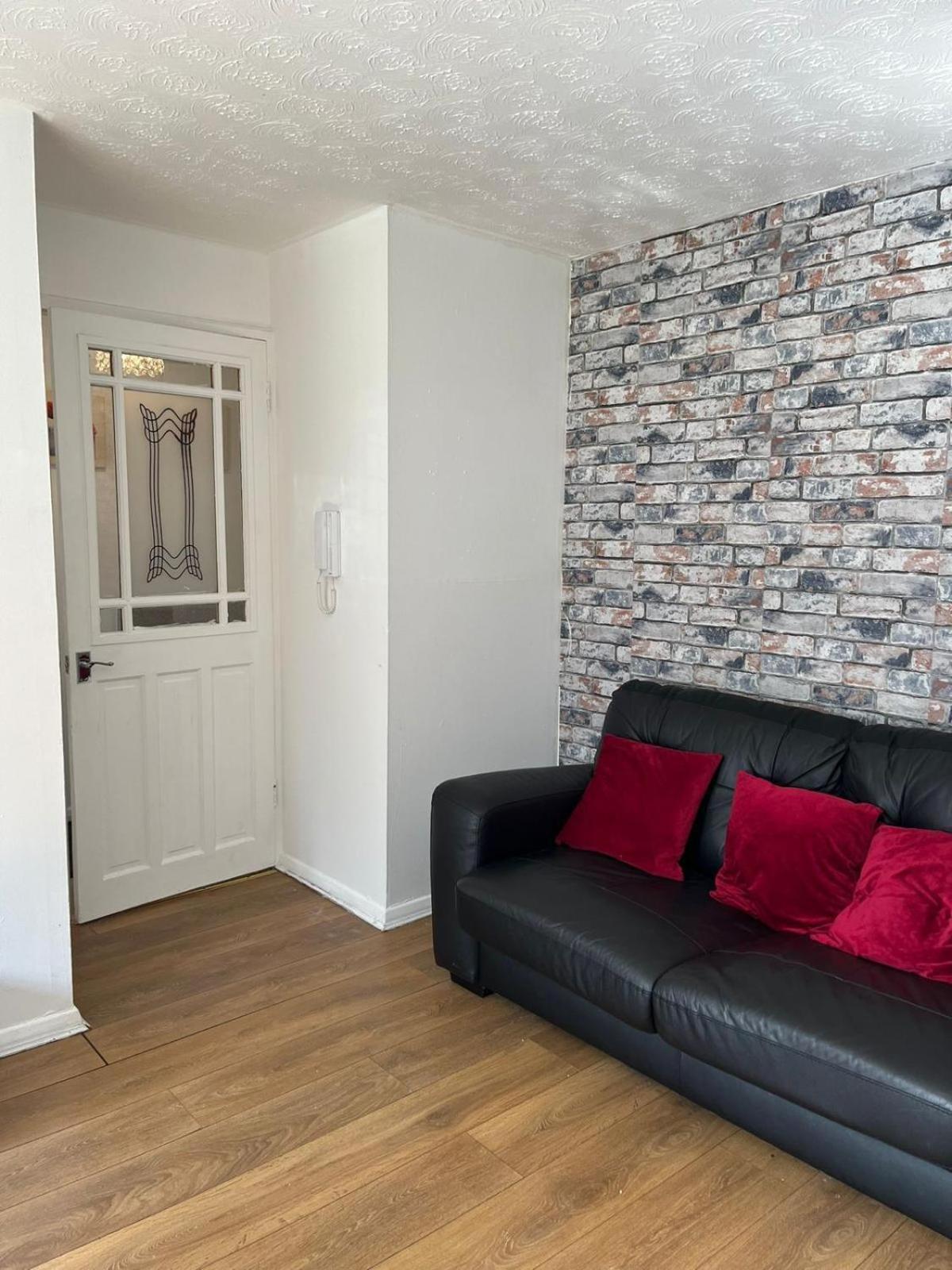 Stunning 1 Bedroom Apartment In 다게넘 외부 사진