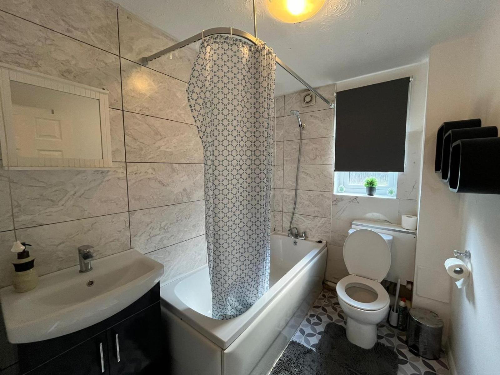 Stunning 1 Bedroom Apartment In 다게넘 외부 사진